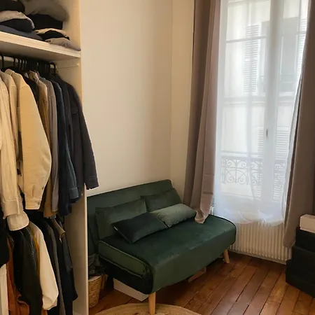 Appartement Typique Haussmannien Batignolles Parijs